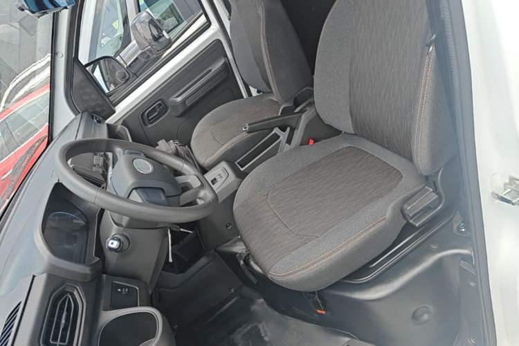 Used Cowin Kaiyi Jiangtun E7 2025 Model—Economy Version, 50.38 kWh, 6-seater Left Front Seat