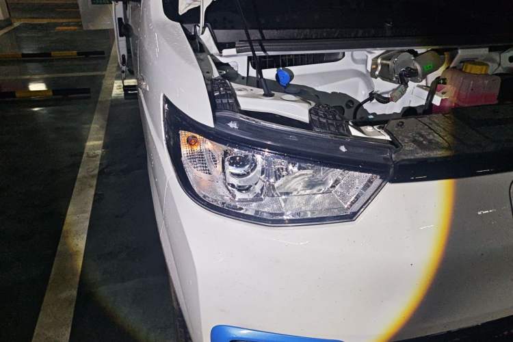 Used Cowin Kaiyi Jiangtun E7 2025 Model—Economy Version, 50.38 kWh, 6-seater Right Front Headlight