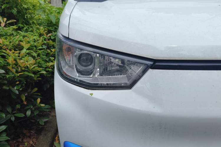 Used Cowin Kaiyi Jiangtun E7 2025 Model—Entrepreneur Version, 41.86 kWh, 6-seater Right Front Headlight