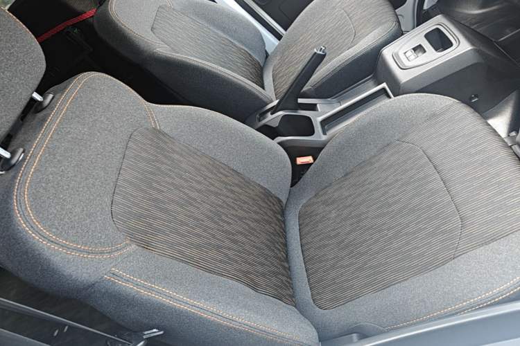 Used Cowin Kaiyi Jiangtun E7 2025 Model—Economy Version, 50.38 kWh, 6-seater Right Front Seat