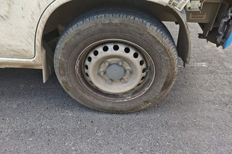 Used Cowin Kaiyi Jiangtun E7 2025 Model—Economy Version, 50.38 kWh, 6-seater Right Front Wheel Hub