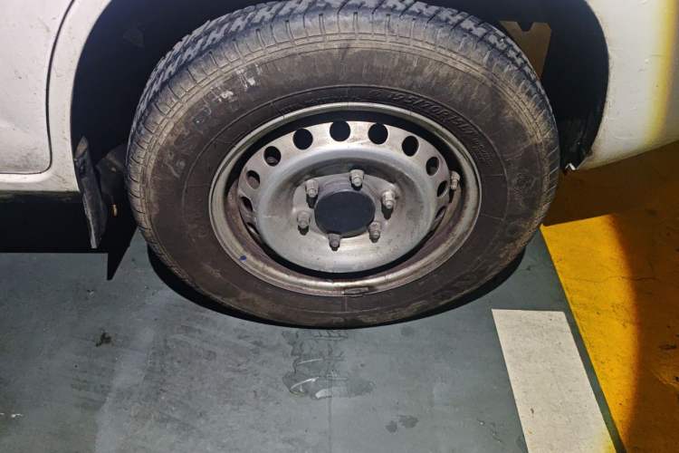 Used Cowin Kaiyi Jiangtun E7 2025 Model—Economy Version, 50.38 kWh, 6-seater Right Front Wheel Hub