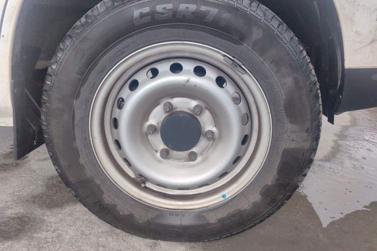 Used Cowin Kaiyi Jiangtun E7 2025 Model—Economy Version, 50.38 kWh, 6-seater Right Front Wheel Hub