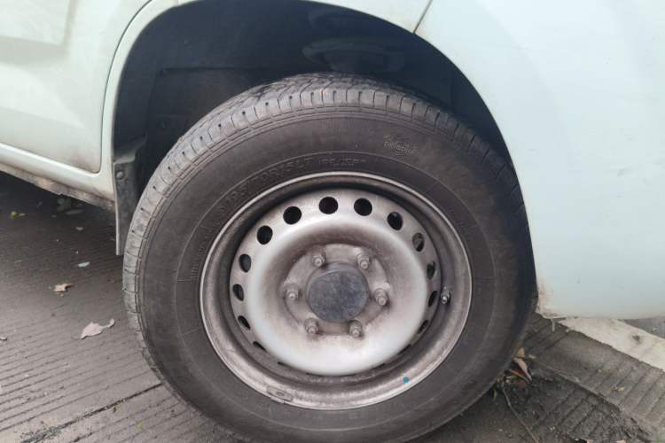 Used Cowin Kaiyi Jiangtun E7 2025 Model—Entrepreneur Version, 41.86 kWh, 6-seater Right Front Wheel Hub