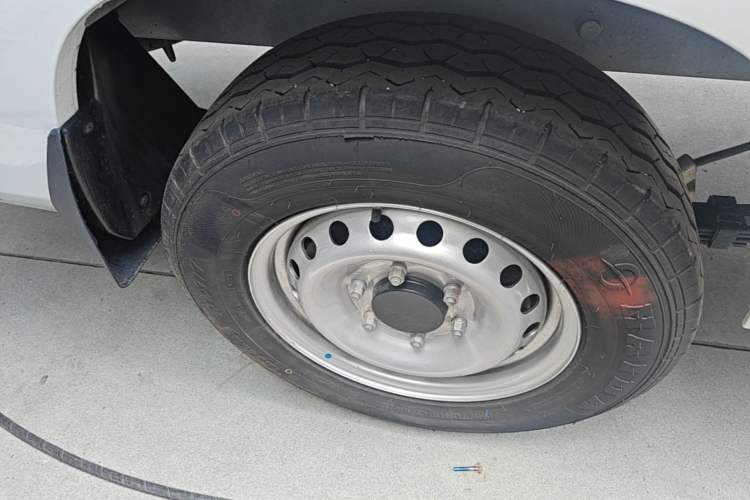 Used Cowin Kaiyi Jiangtun E7 2025 Model—Economy Version, 50.38 kWh, 6-seater Right Rear Wheel Hub