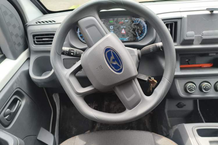 Used Cowin Kaiyi Jiangtun E7 2025 Model—Entrepreneur Version, 41.86 kWh, 6-seater Steering Wheel