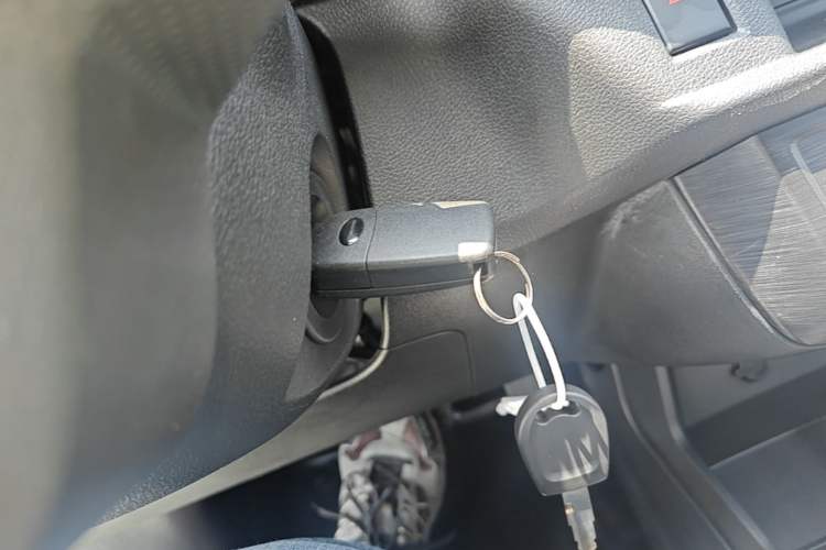 Used Cowin Kaiyi Jiangtun E7 2025 Model—Economy Version, 50.38 kWh, 6-seater Vehicle Key
