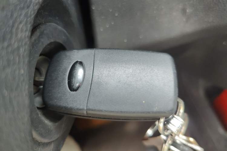 Used Cowin Kaiyi Jiangtun E7 2025 Model—Economy Version, 50.38 kWh, 7-seater Vehicle Key
