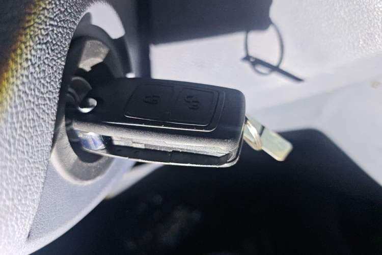 Used Cowin Kaiyi Jiangtun E7 2025 Model—Economy Version, 50.38 kWh, 6-seater Vehicle Key