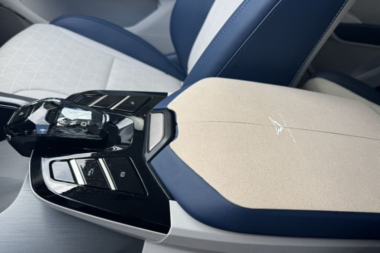 Used Cowin Kunlun 2024 Kunlun iHD 150km Mountain Peak Edition Interior 8