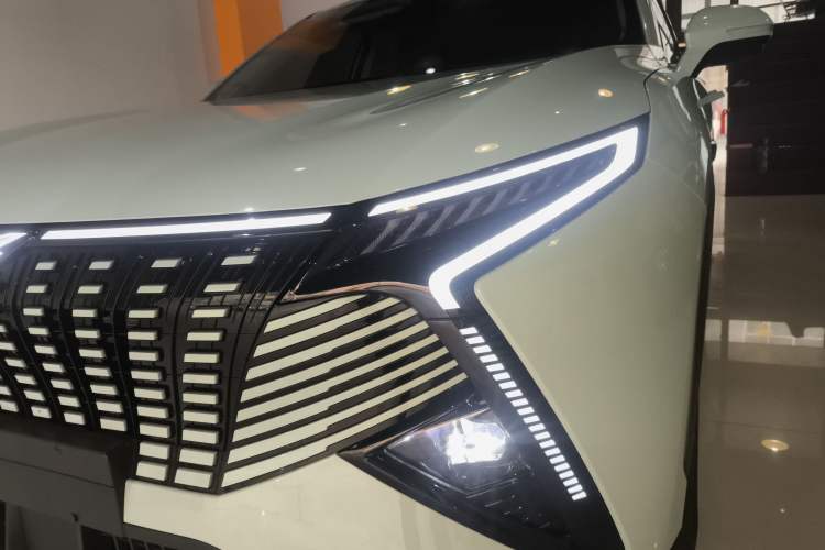 Used Cowin Kunlun 2024 Kunlun iHD 150km Mountain Peak Edition Left Front Headlight