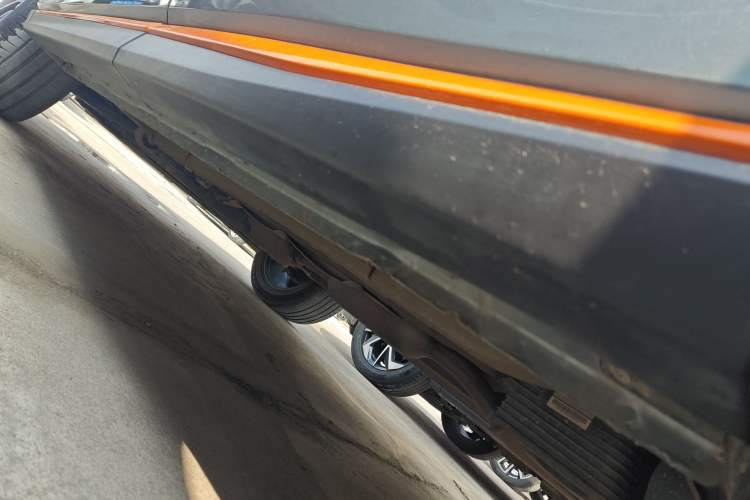 Used Cowin Kunlun 2023 Kunlun 300 Skyline R Edition Left Side Sill
