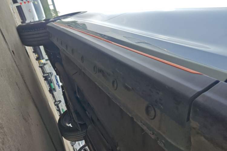 Used Cowin Kunlun 2023 Kunlun 300 Skyline R Edition Right Side Sill