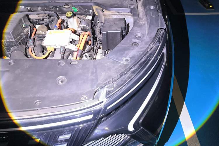 Used Cowin Kunlun 2024 Facelifted Kunlun iHD 150km Starry Sky Edition Engine Bay Left