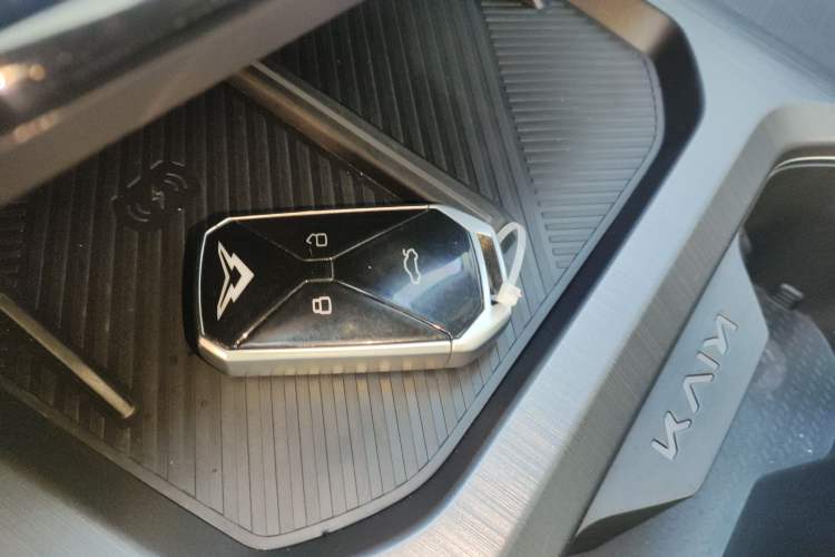 Used Cowin Kunlun 2024 Kunlun iHD 150km Starry Sky Executive Edition Interior 1