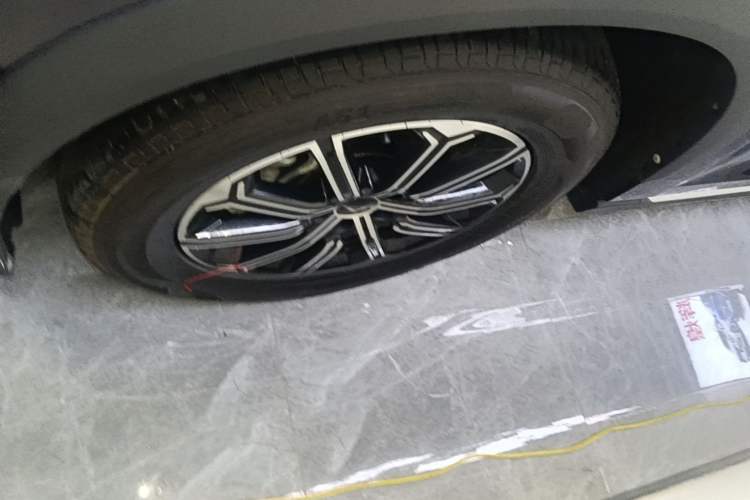 Used Cowin Kunlun 2024 1.6T Plateau Edition 5 Seats Left Front Wheel Hub