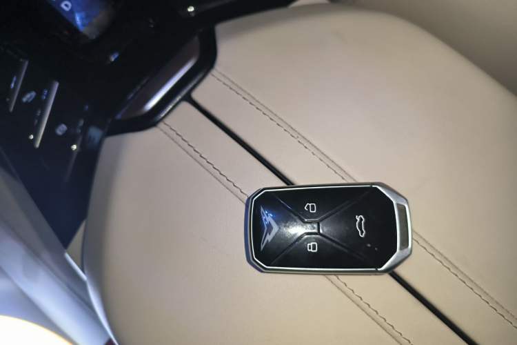 Used Cowin Kunlun 2024 Facelifted Kunlun iHD 150km Starry Sky Edition Vehicle Key