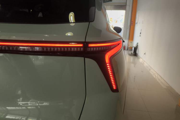 Used Cowin Kunlun 2024 Kunlun iHD 150km Mountain Peak Edition Right Rear Taillight