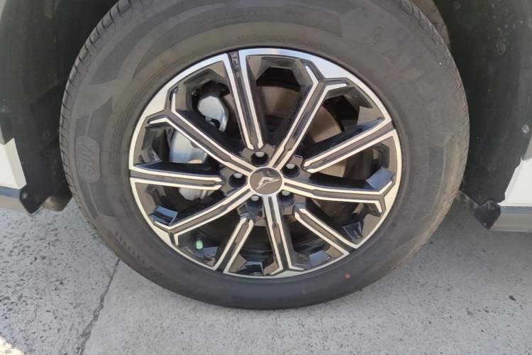 Used Cowin Kunlun 2024 1.6T Plateau Edition 5 Seats Left Front Wheel Hub