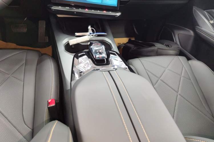 Used Cowin Kunlun 2025 1.5T Peak Edition 5 Seats Gear Lever
