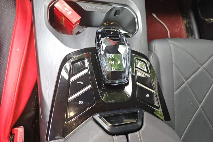 Used Cowin Kunlun 2025 1.5T Summit Edition 7-Seater Gear Lever