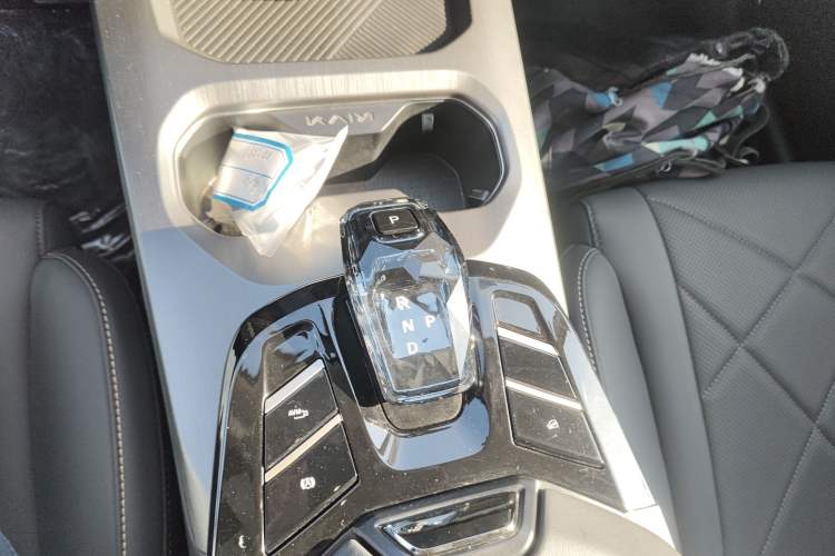 Used Cowin Kunlun 2025 1.5T Summit Edition 7-Seater Gear Lever