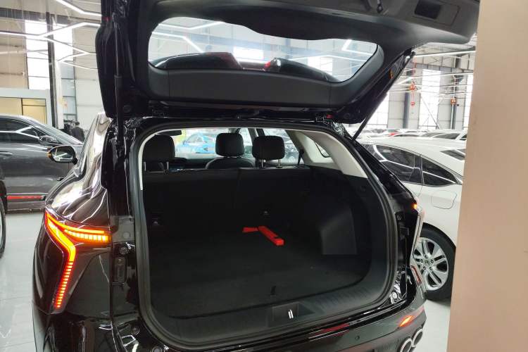 Used Cowin Kunlun 2025 1.5T Peak Edition 5 Seats Trunk