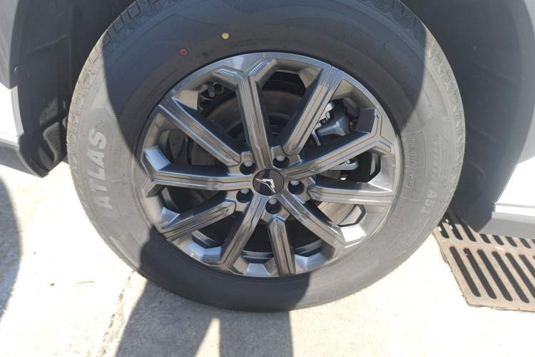 Used Cowin Kunlun 2025 1.5T Peak Edition 5 Seats Right Rear Wheel Hub