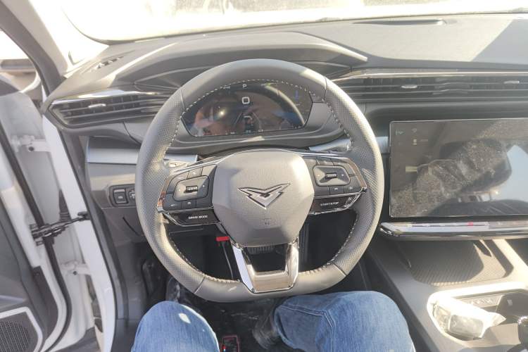 Used Cowin Kunlun 2025 1.5T Peak Edition 5 Seats Steering Wheel