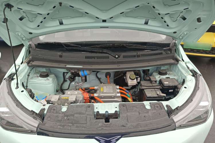 Used Cowin October 2023 201km Wave Rider Edition Engine Bay
