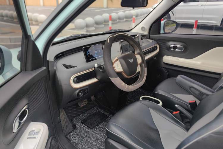 Used Cowin October 2023 201km Wave Rider Edition Interior 2
