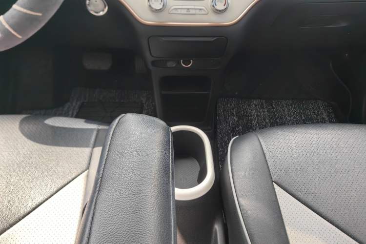 Used Cowin October 2023 201km Wave Rider Edition Interior 9