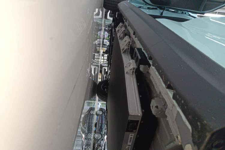 Used Cowin October 2026 Model Mate 305km Guoxuan Surfing Waves Edition Left Side Sill