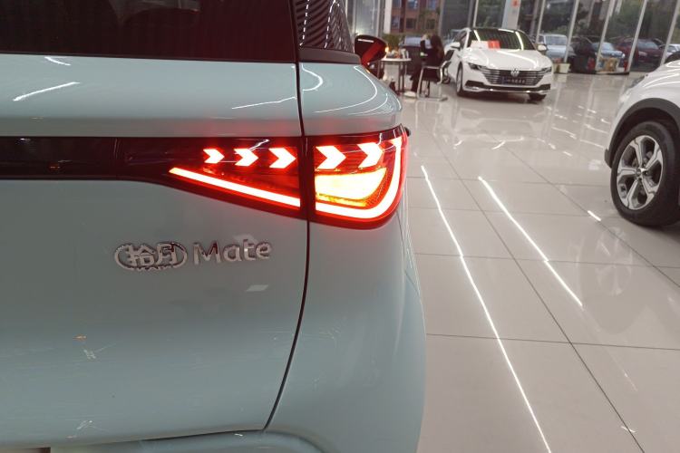 Used Cowin October 2026 Model Mate 305km Guoxuan Surfing Waves Edition Right Rear Taillight