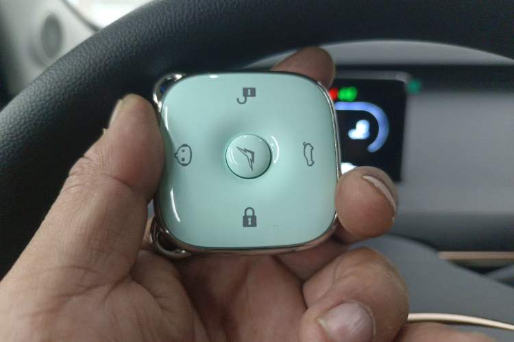 Used Cowin October 2026 Model Mate 305km Guoxuan Surfing Waves Edition Vehicle Key
