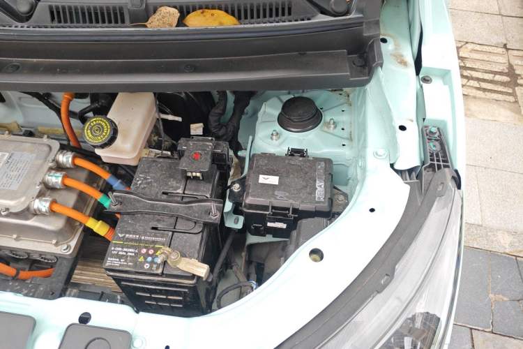 Used Cowin October 2023 201km Wave Rider Edition Engine Bay Left