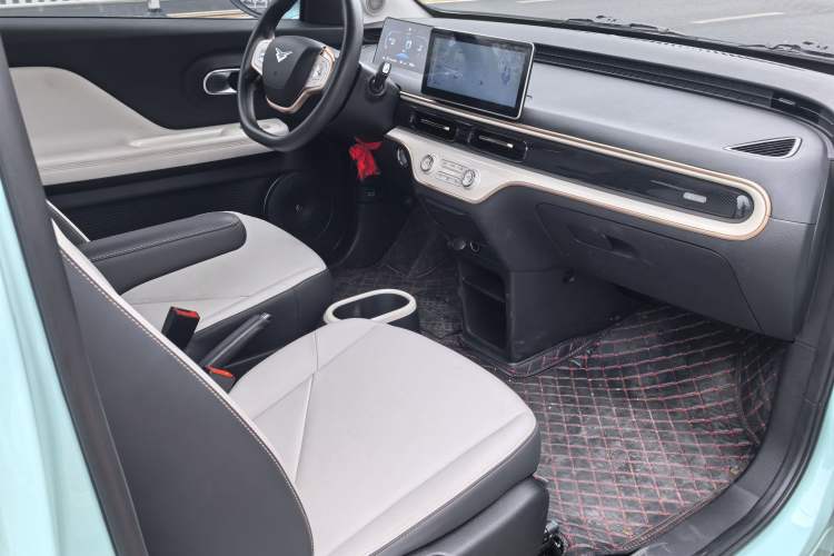 Used Cowin October 2023 301km Zhi Feng Edition Interior 1