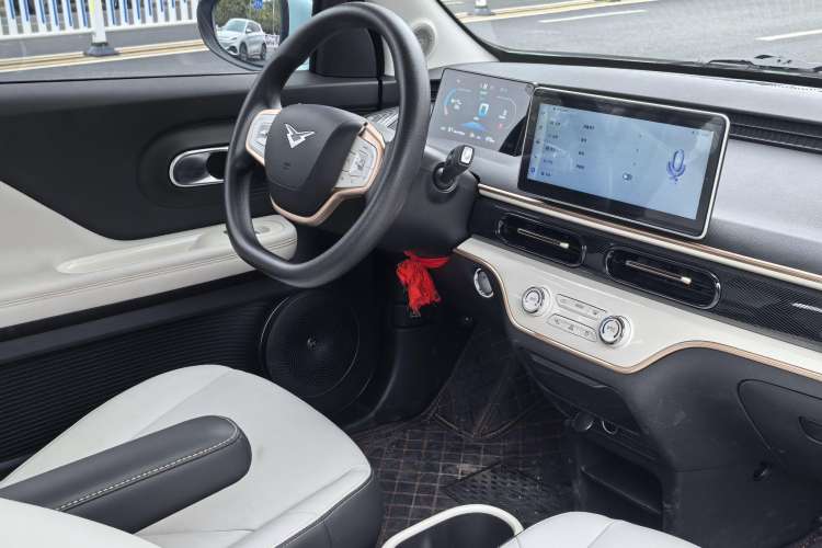 Used Cowin October 2023 301km Zhi Feng Edition Interior 3