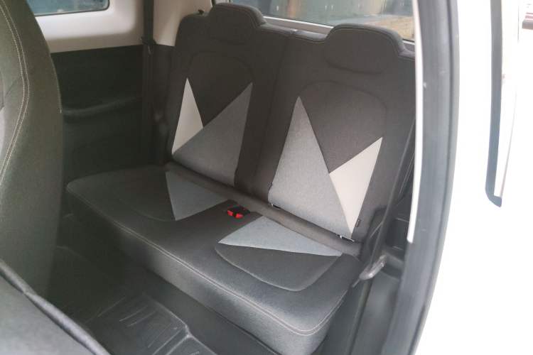 Used Cowin October 2023 201km Wave Rider Edition Interior 4