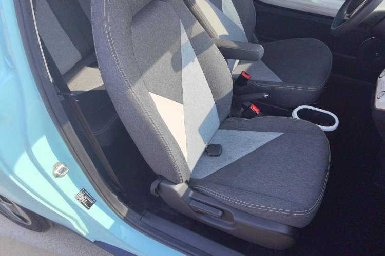 Used Cowin October 2023 201km Wave Rider Edition Right Front Seat