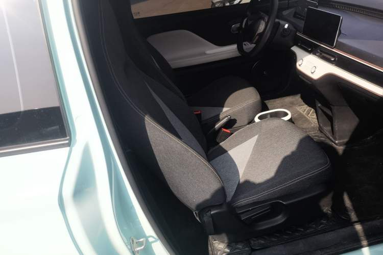 Used Cowin October 2023 201km Wave Rider Edition Right Front Seat