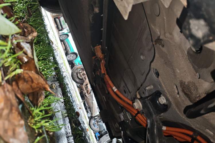 Used Cowin October 2023 201km Wave Rider Edition Chassis Front Right