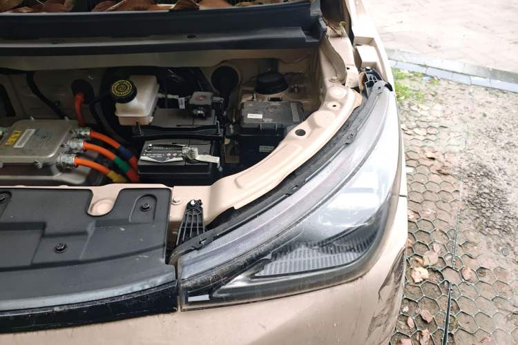 Used Cowin October 2023 201km Wave Rider Edition Engine Bay Left