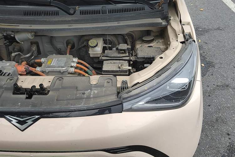 Used Cowin October 2023 201km Wave Rider Edition Engine Bay Left