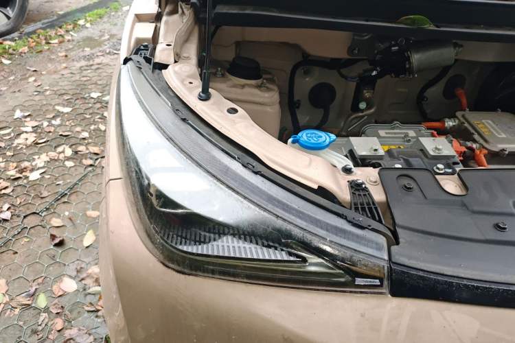 Used Cowin October 2023 201km Wave Rider Edition Engine Bay Right