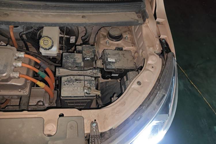Used Cowin October 2023 201km Wave Rider Edition Engine Bay Left