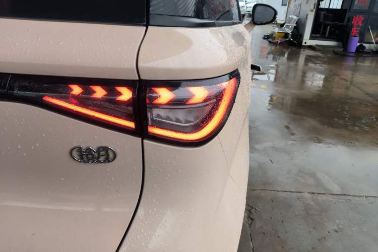 Used Cowin October 2023 201km Wave Rider Edition Right Rear Taillight