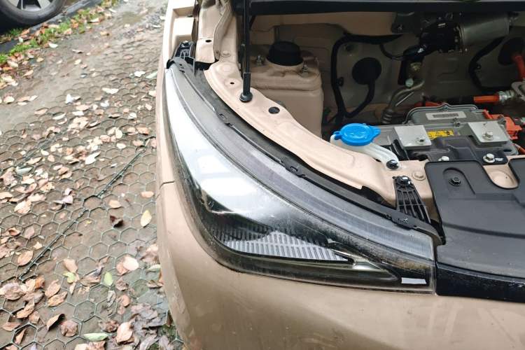 Used Cowin October 2023 201km Wave Rider Edition Right Front Headlight