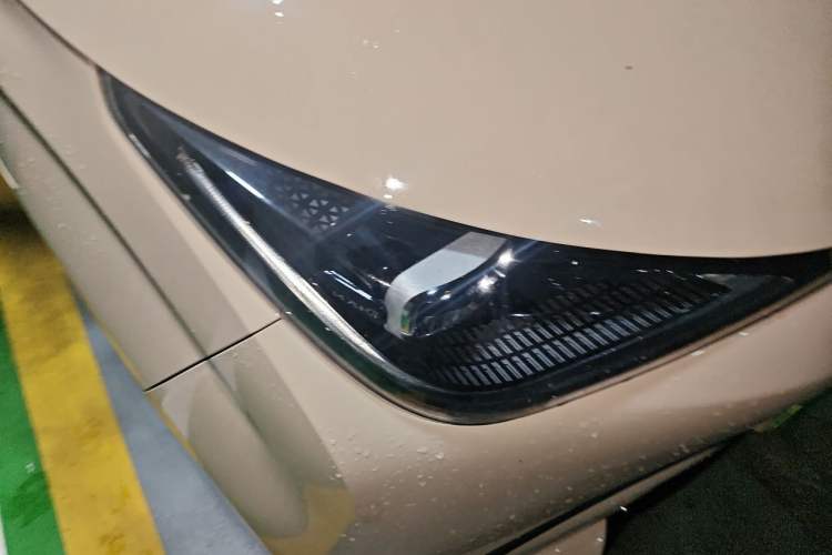 Used Cowin October 2023 201km Wave Rider Edition Right Front Headlight
