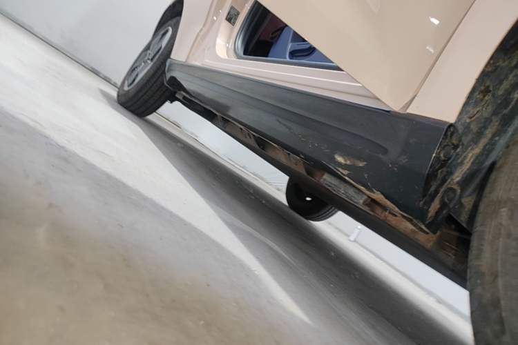 Used Cowin October 2023 301km Zhi Feng Edition Right Side Sill